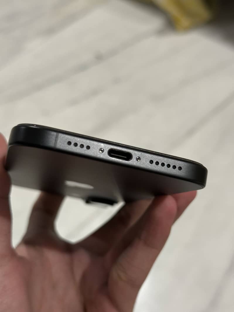 iPhone 16 Plus (Approved) 3