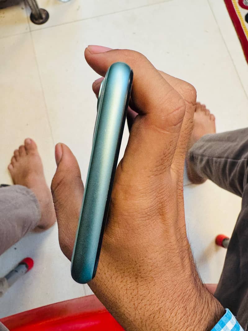 Apple iPhone 11 3