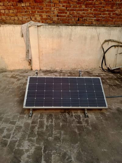 250 watt solar panel with metal stand