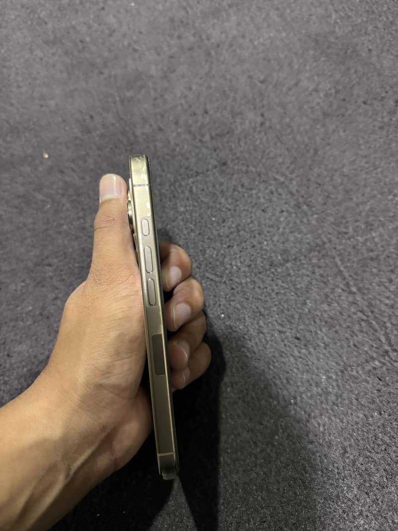 Apple iPhone 16 Pro 2