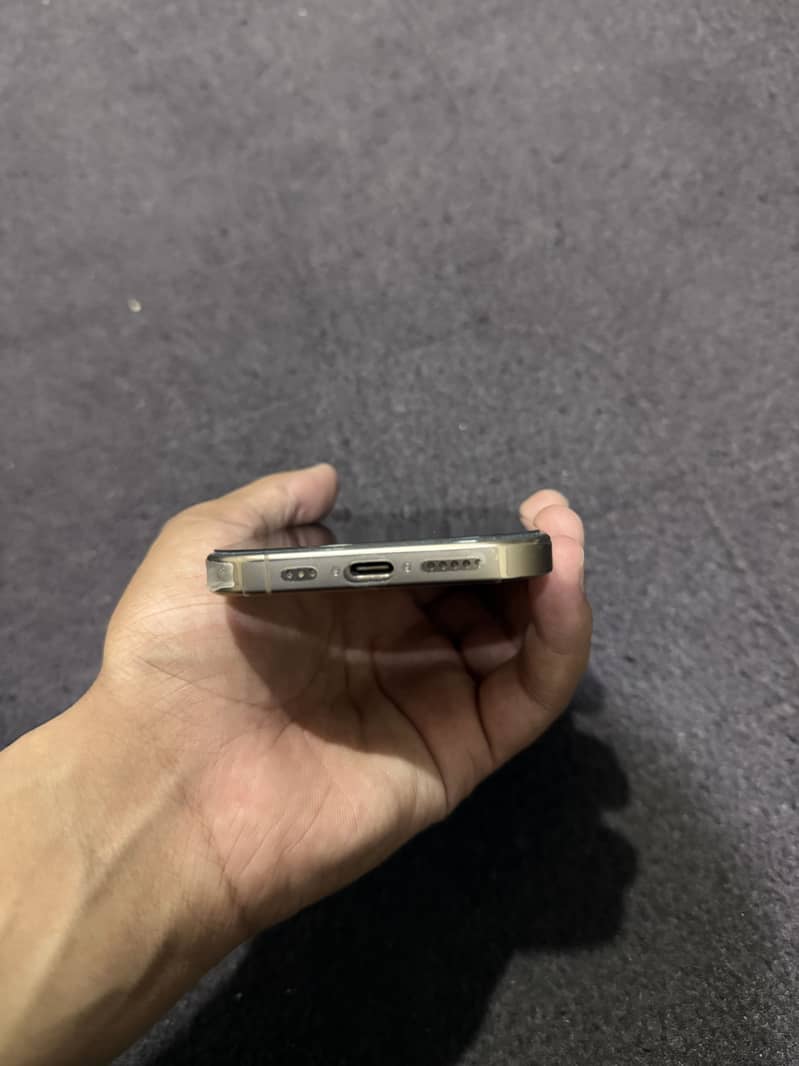 Apple iPhone 16 Pro 4
