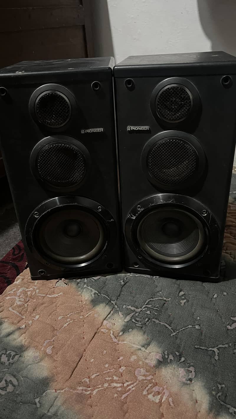 loudspeakers 3