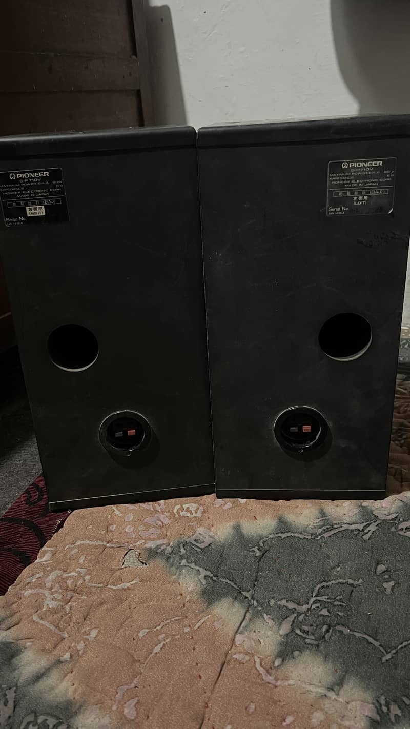 loudspeakers 8