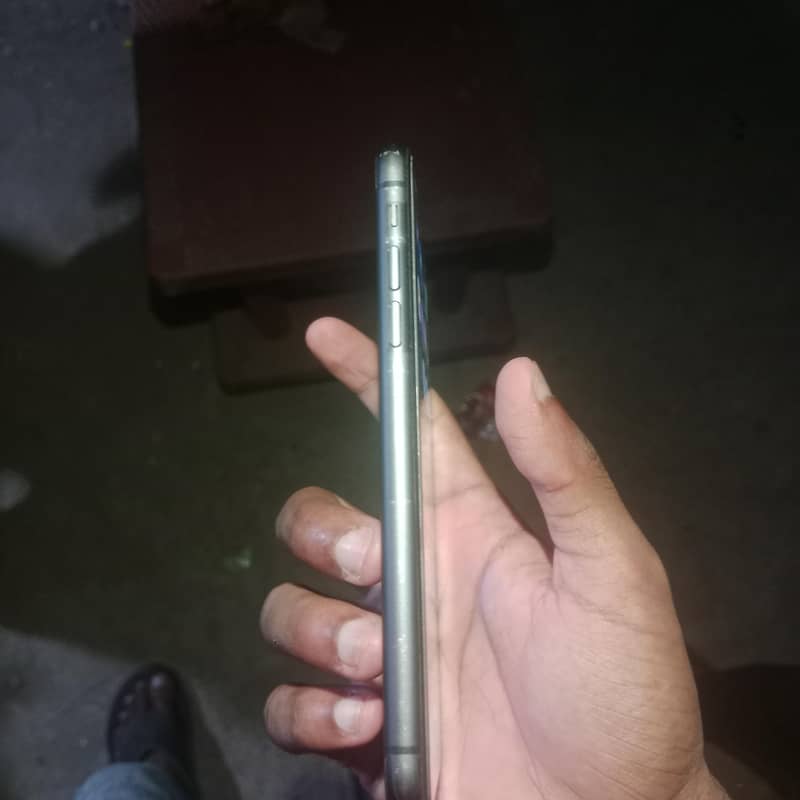 Apple iPhone 11 0
