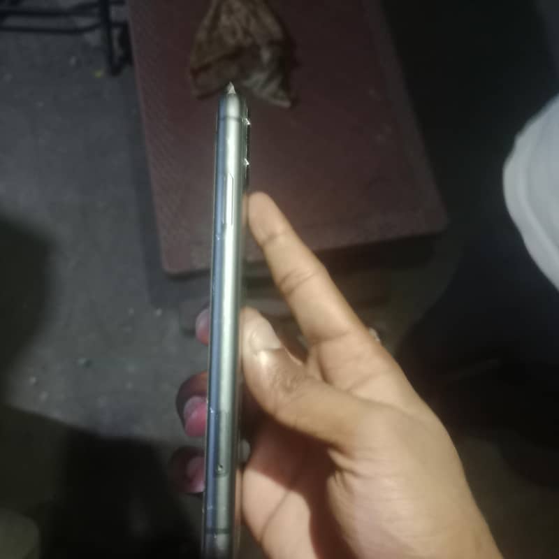 Apple iPhone 11 3