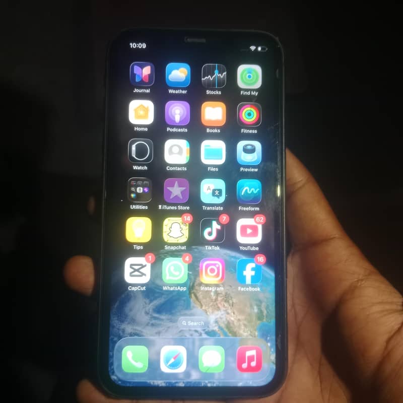 Apple iPhone 11 4