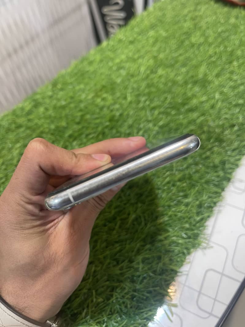 Apple iPhone 11 Pro Max 1