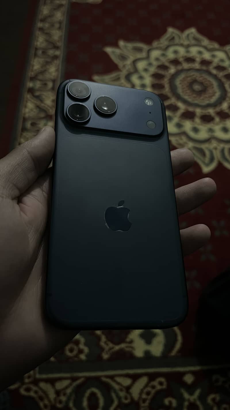 Apple iPhone 17 Pro Max 5