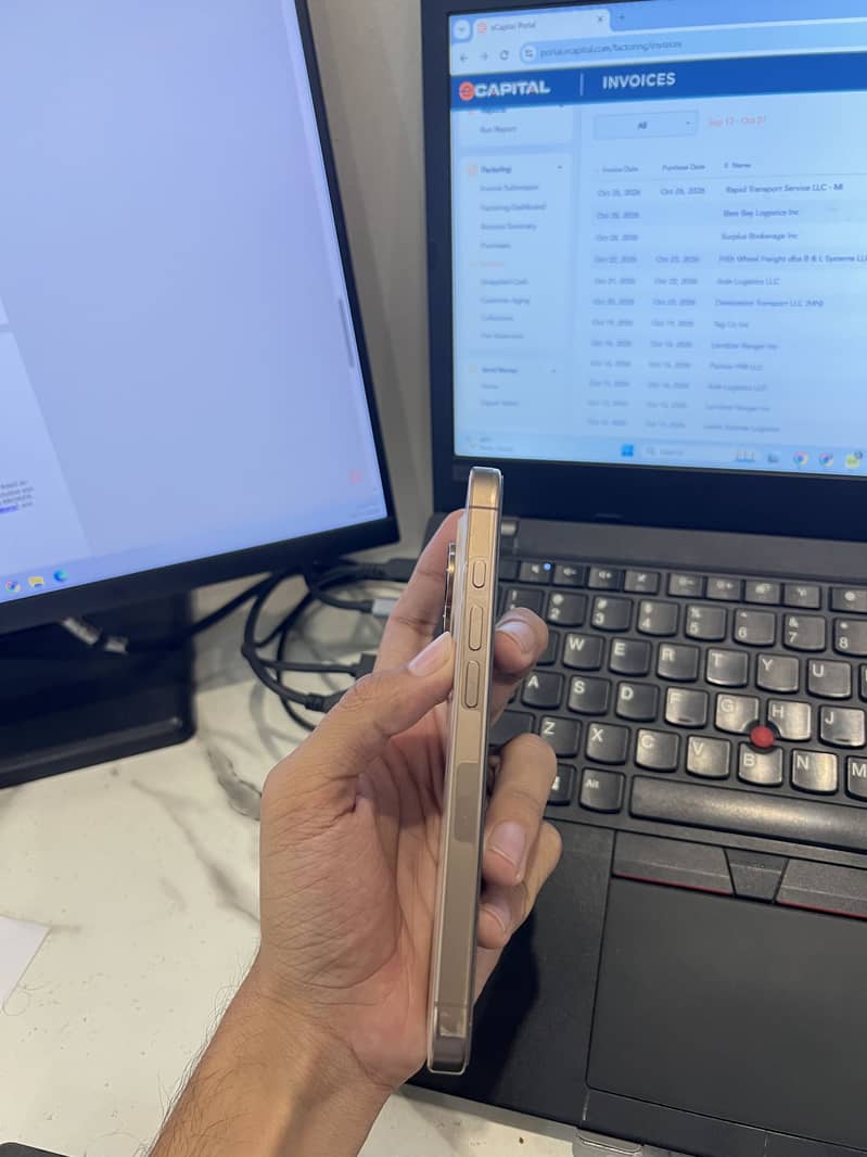 Apple iPhone 16 Pro 3