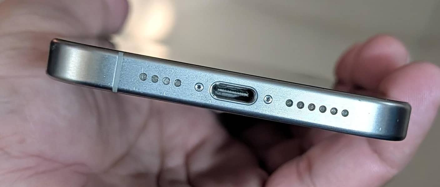 Apple iPhone 15 Pro Max 4