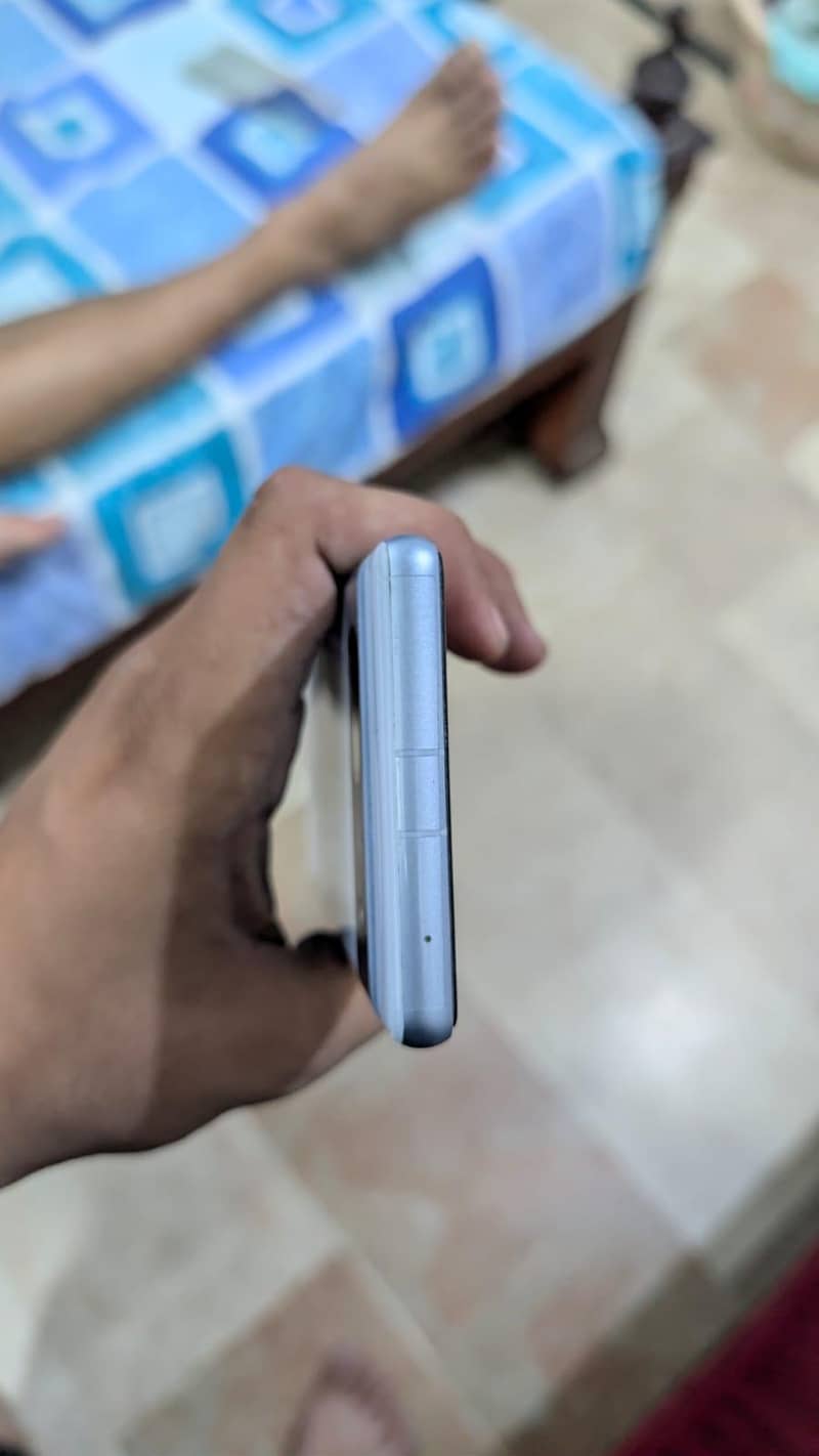 Google Pixel 7a 10/10 condition 3