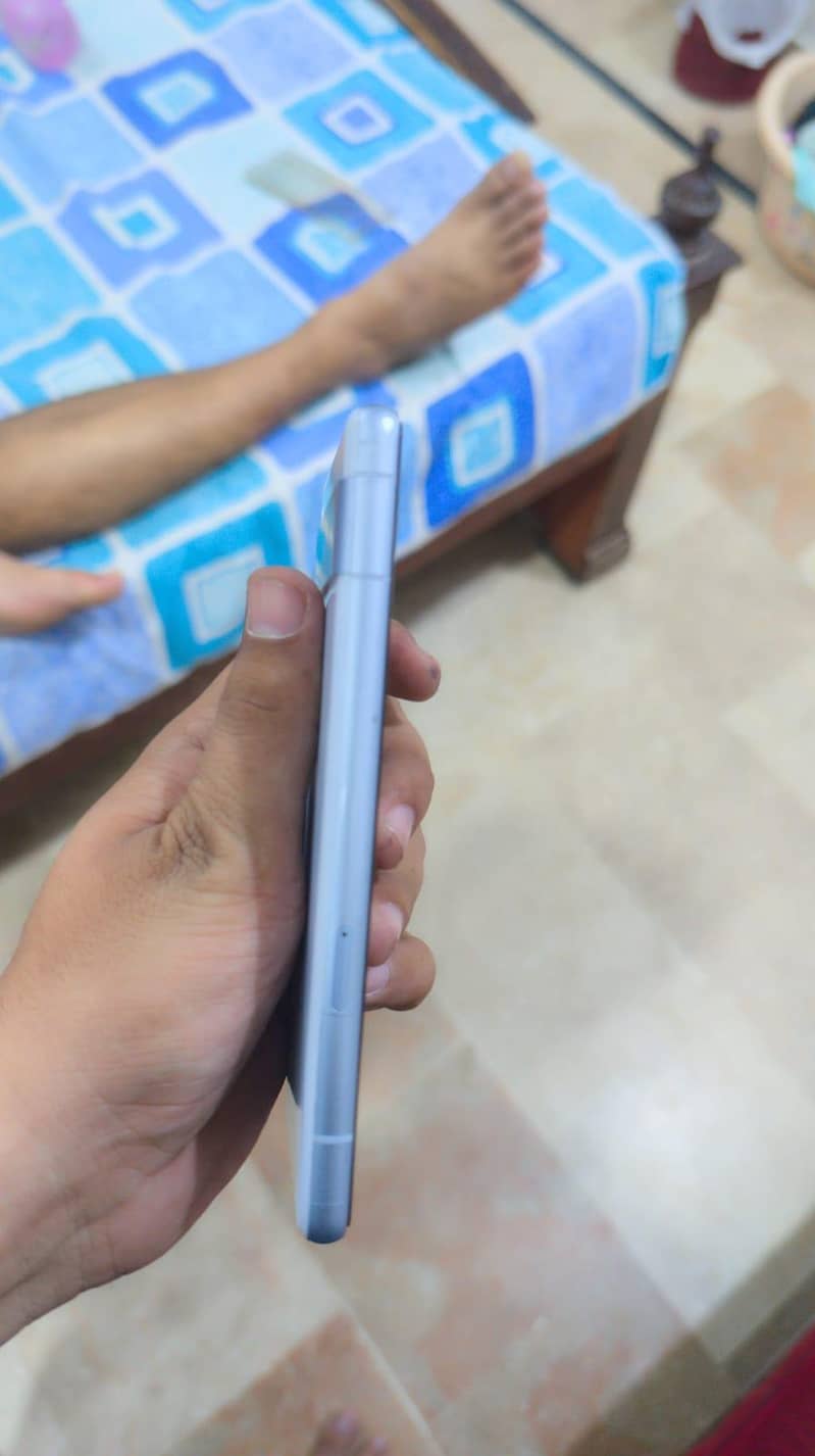 Google Pixel 7a 10/10 condition 4