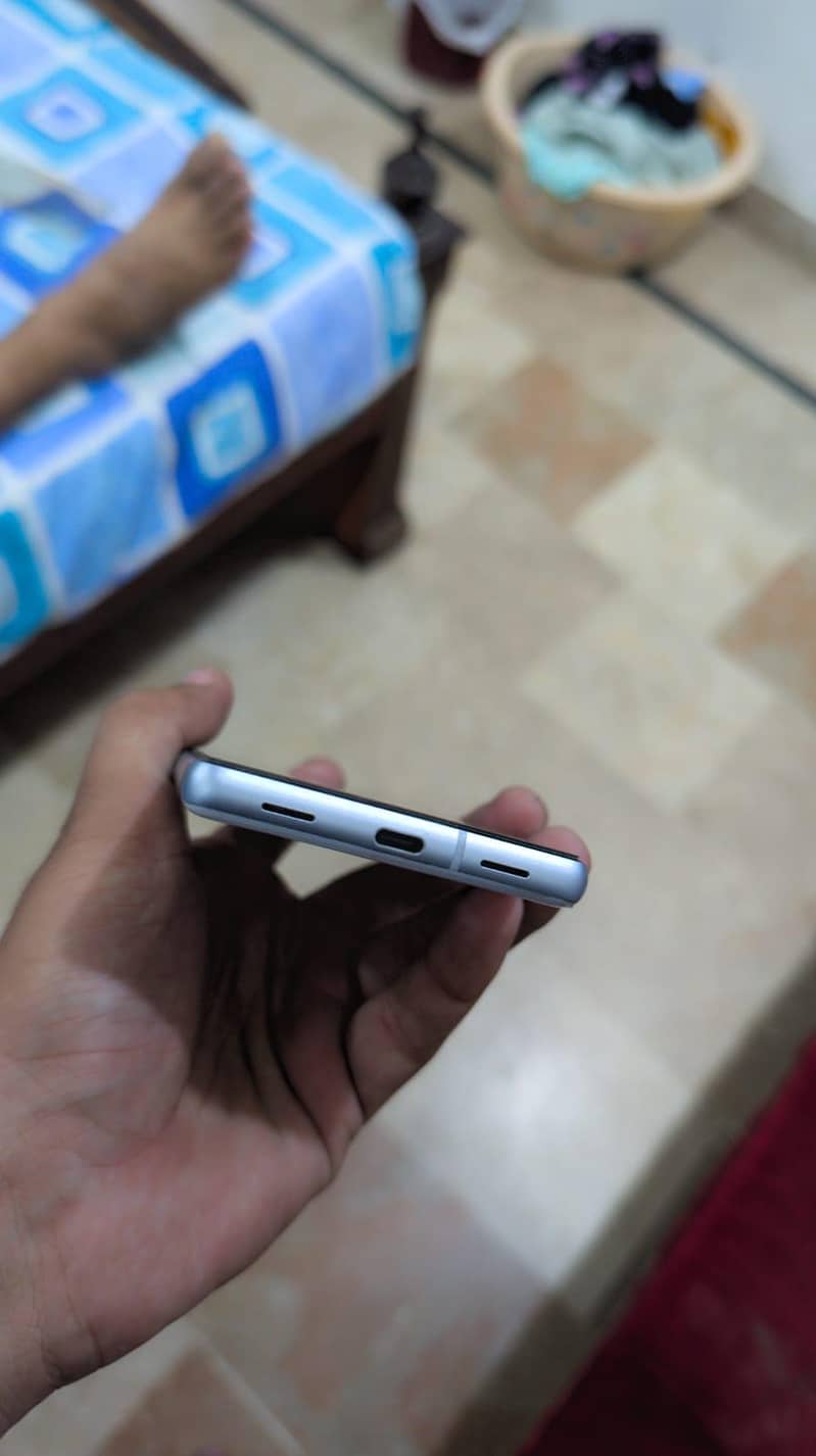 Google Pixel 7a 10/10 condition 5
