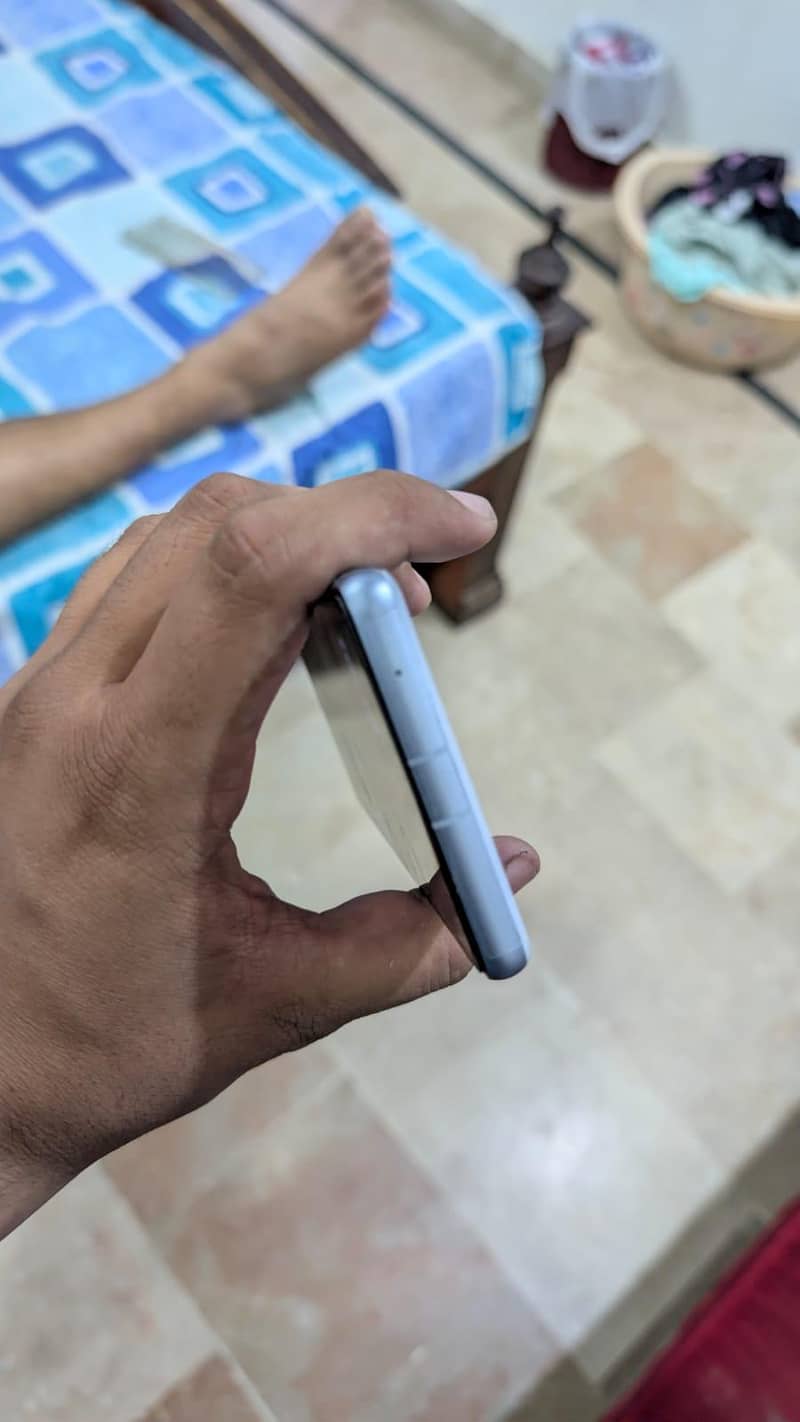 Google Pixel 7a 10/10 condition 8