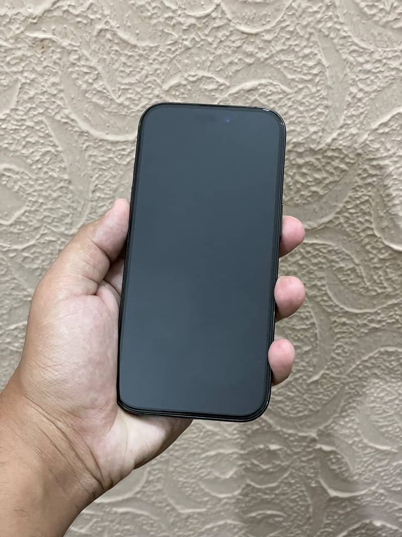 Apple iPhone 16 Pro 3