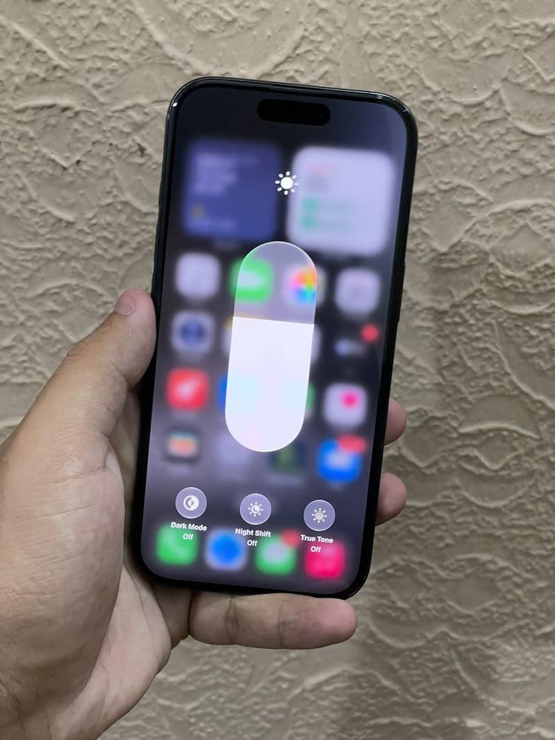 Apple iPhone 16 Pro 4