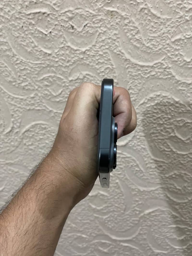 Apple iPhone 16 Pro 5