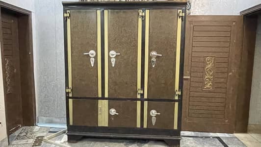 Safe almari condition used only need a little paint