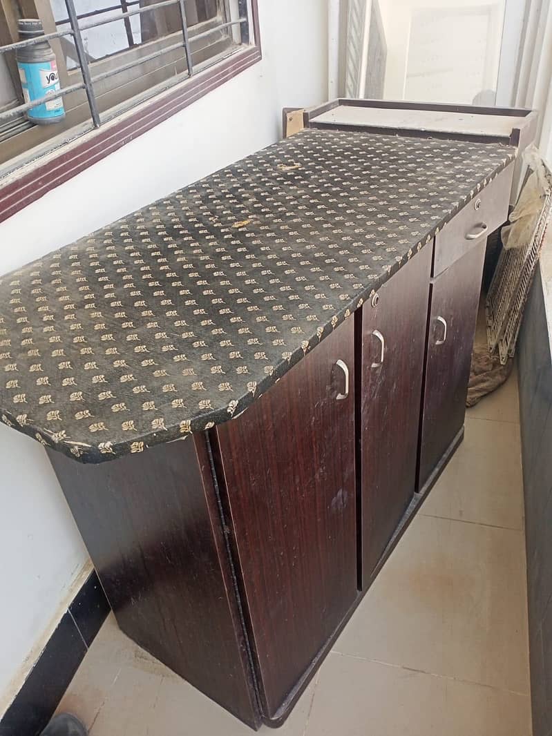 Wardrobe & Iron Stand 0