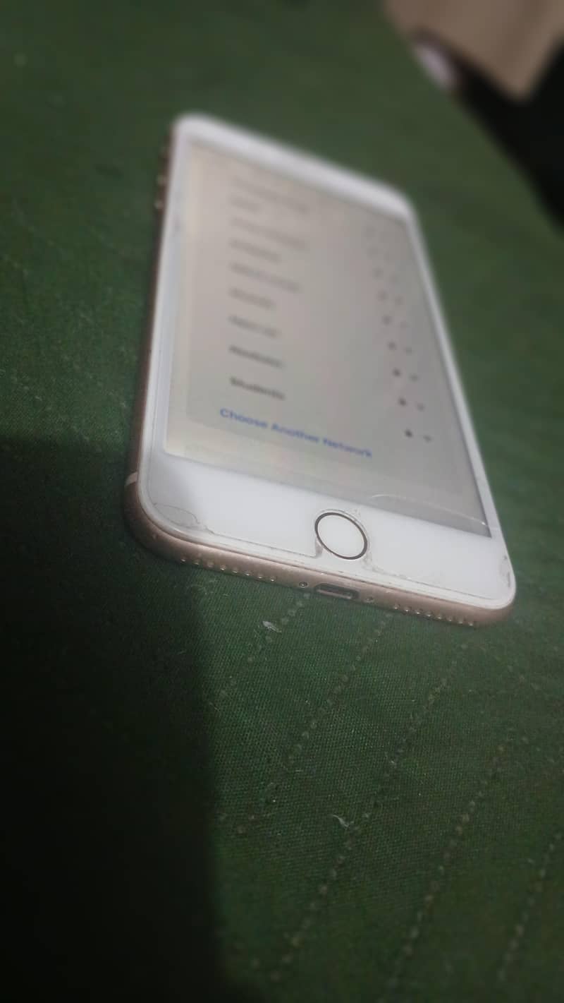 Apple iPhone 8 Plus 4