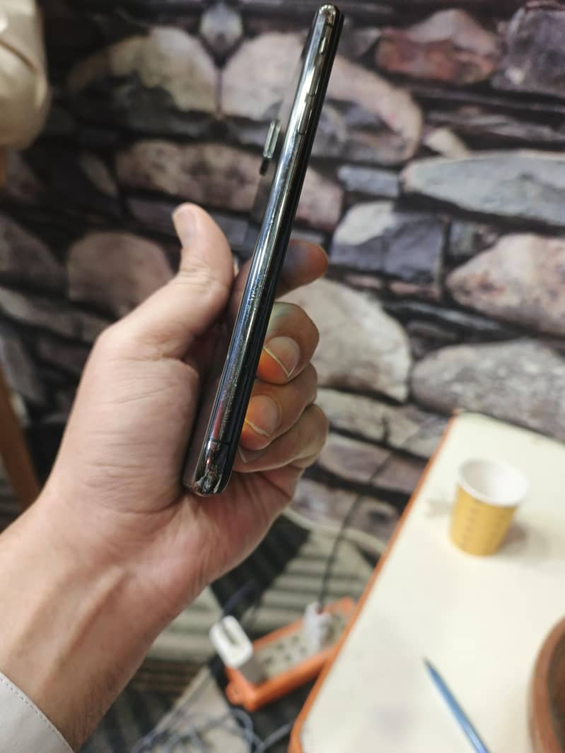 Apple iPhone XS Max 1