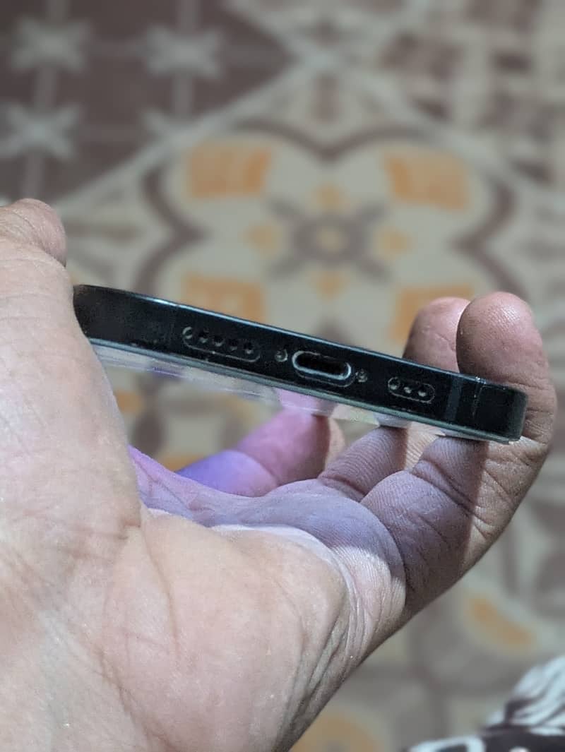 Apple iPhone 13 4