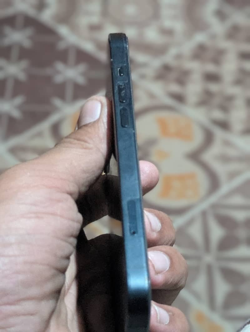 Apple iPhone 13 6