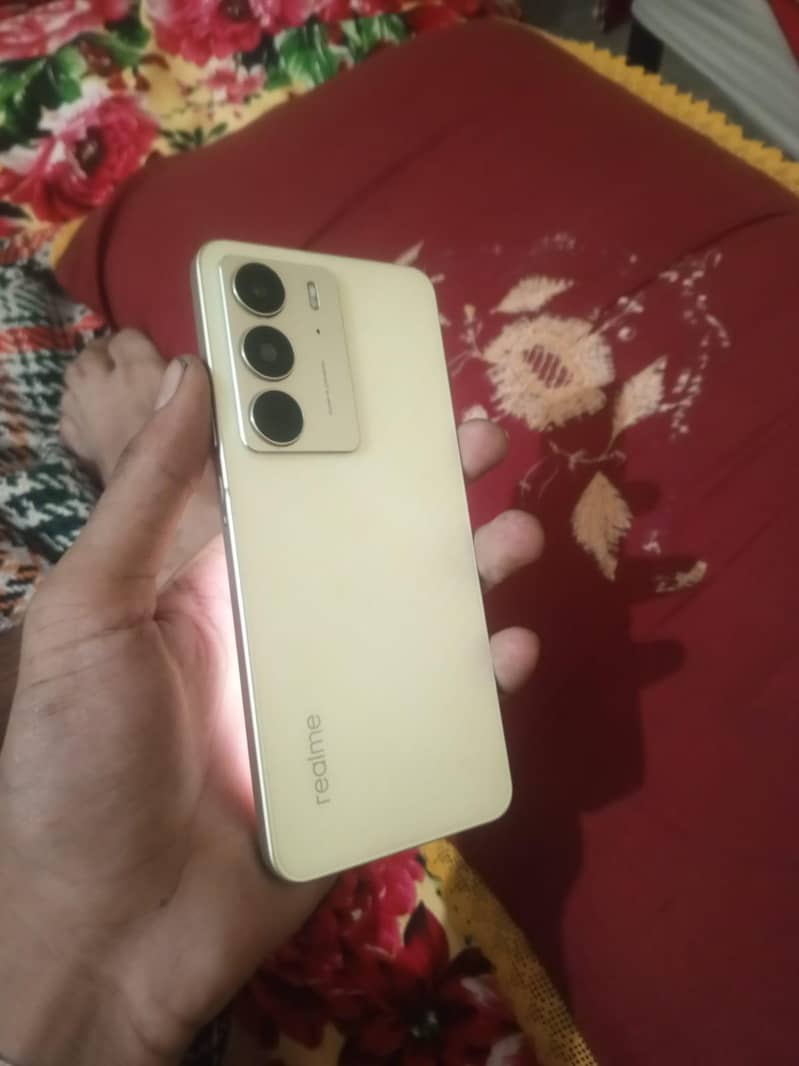 Realme C75 1