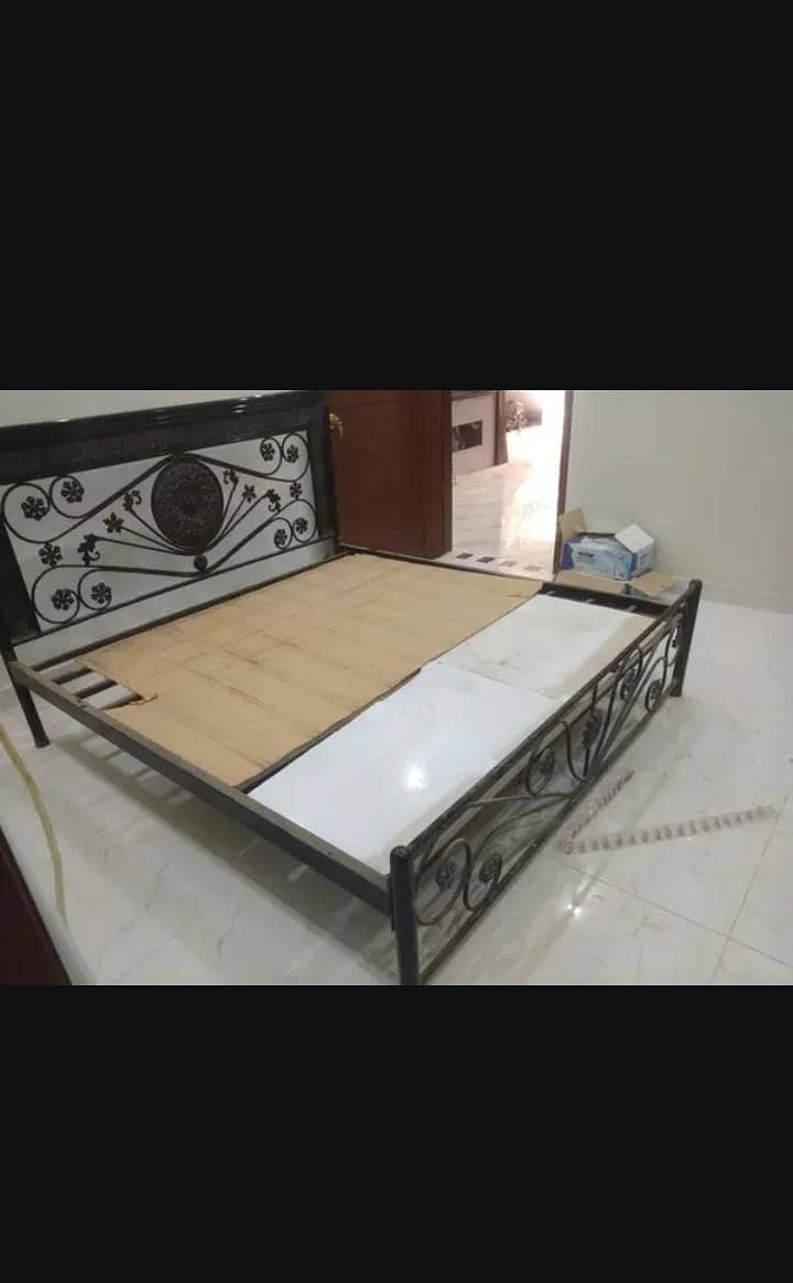 iron bed 0