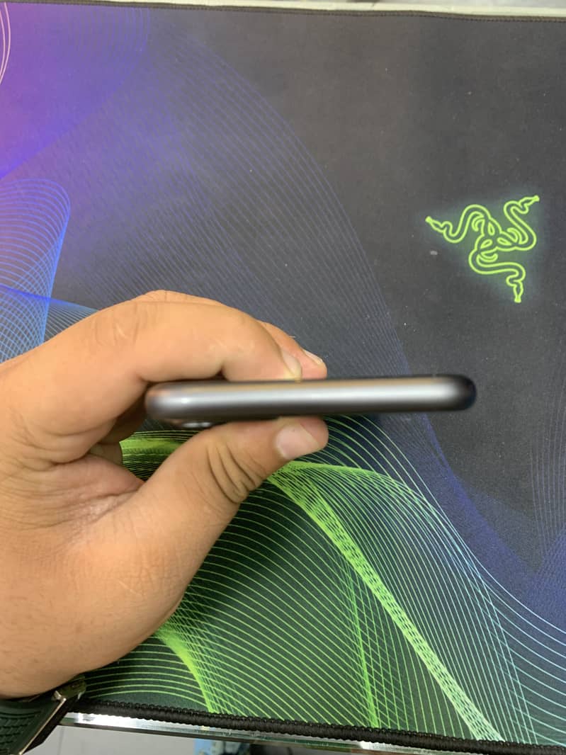 Apple iPhone 11 0