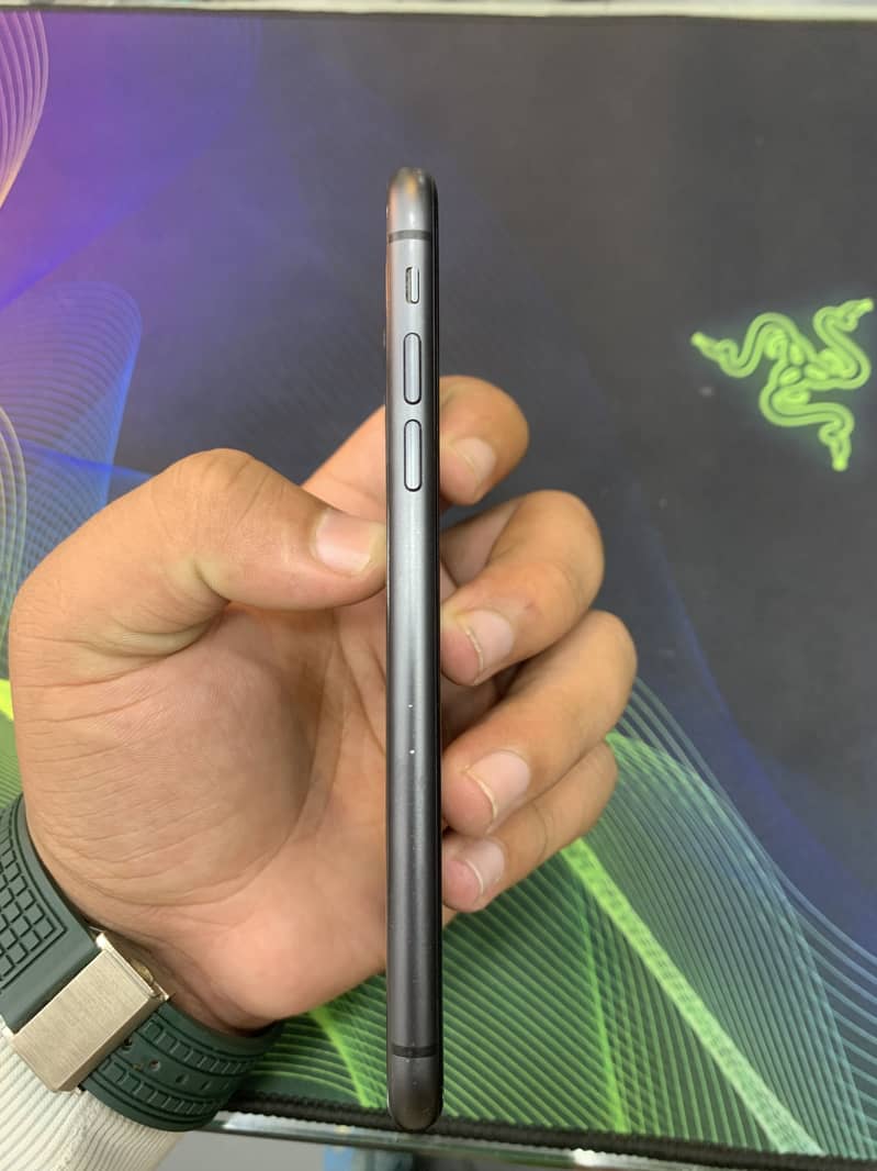 Apple iPhone 11 3