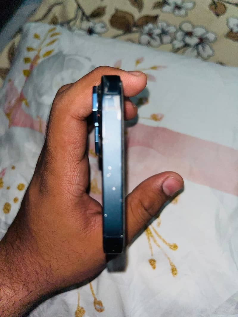 Apple iPhone 13 2