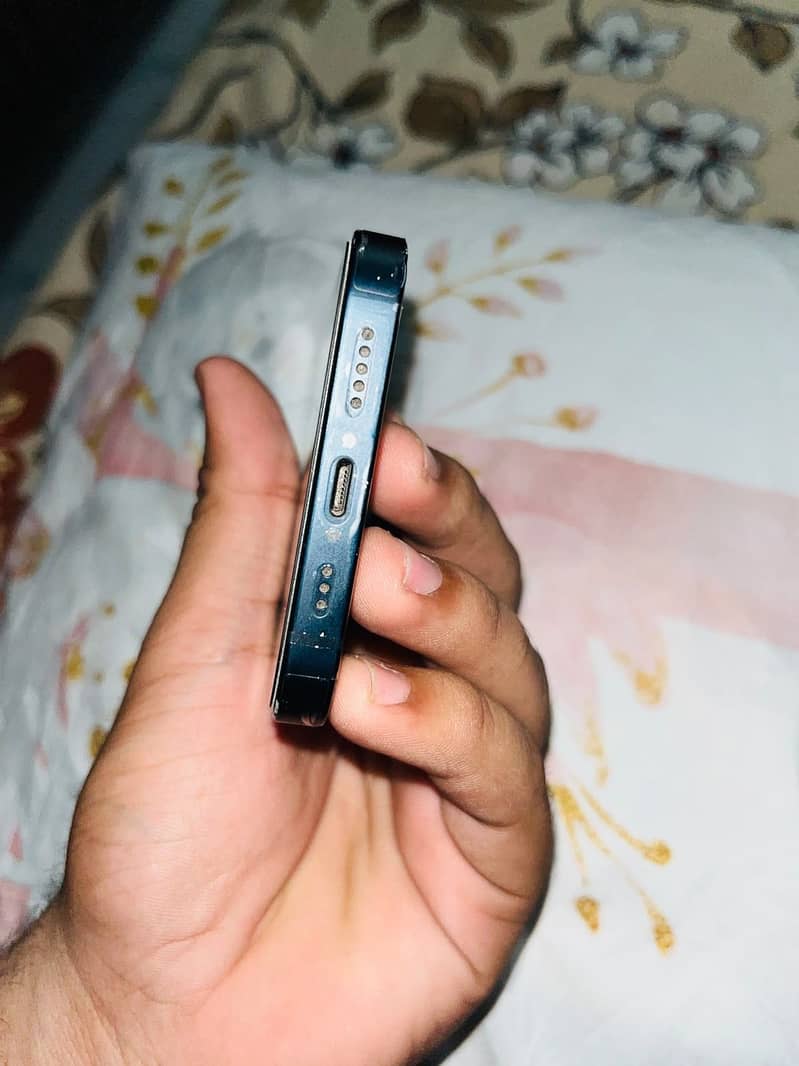 Apple iPhone 13 6