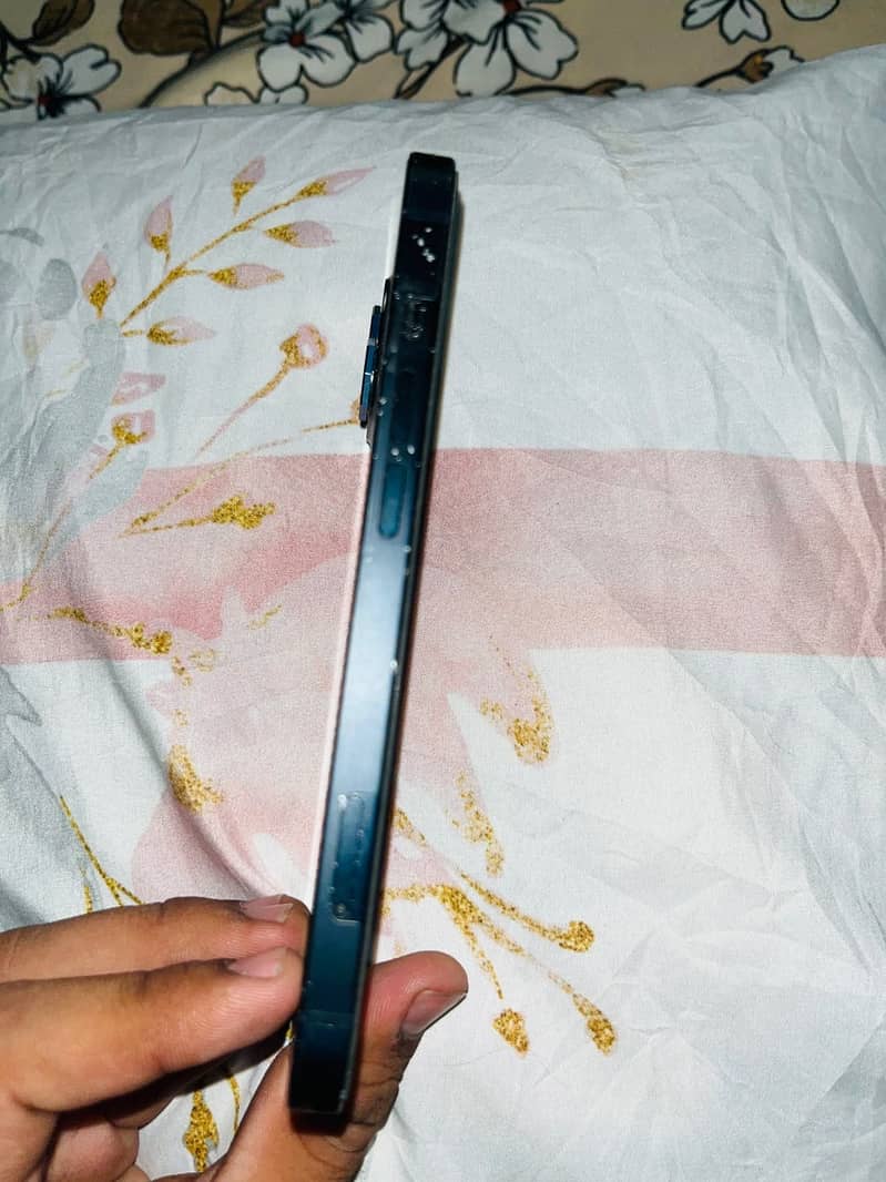 Apple iPhone 13 7