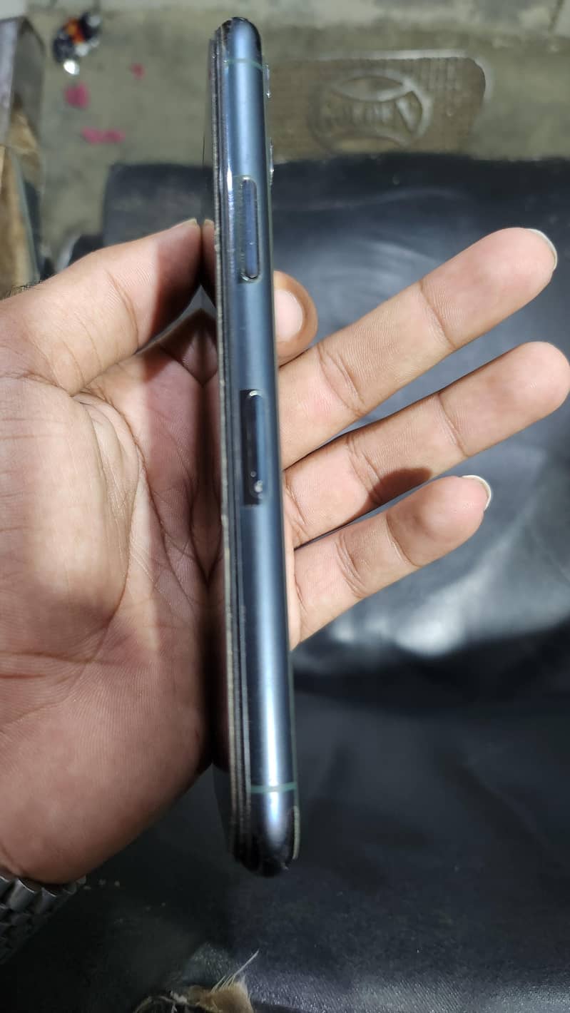 Apple iPhone 11 Pro 2