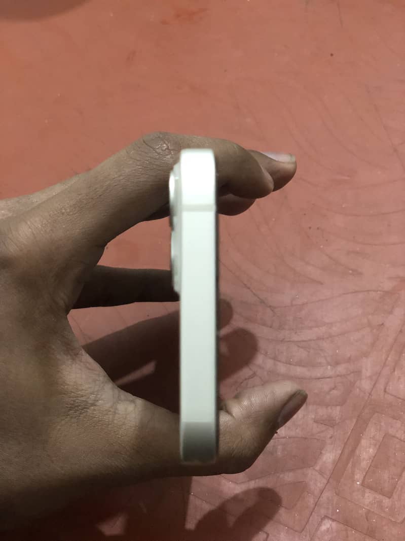 Apple iPhone 13 2