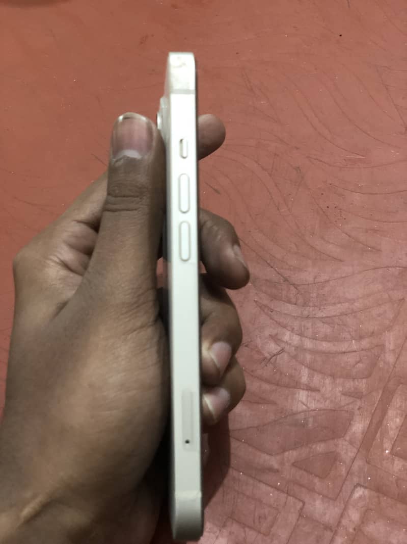 Apple iPhone 13 4