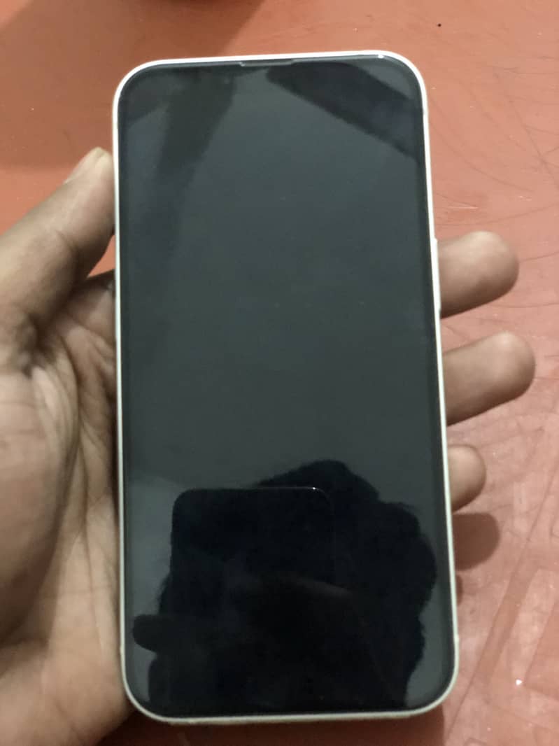 Apple iPhone 13 5