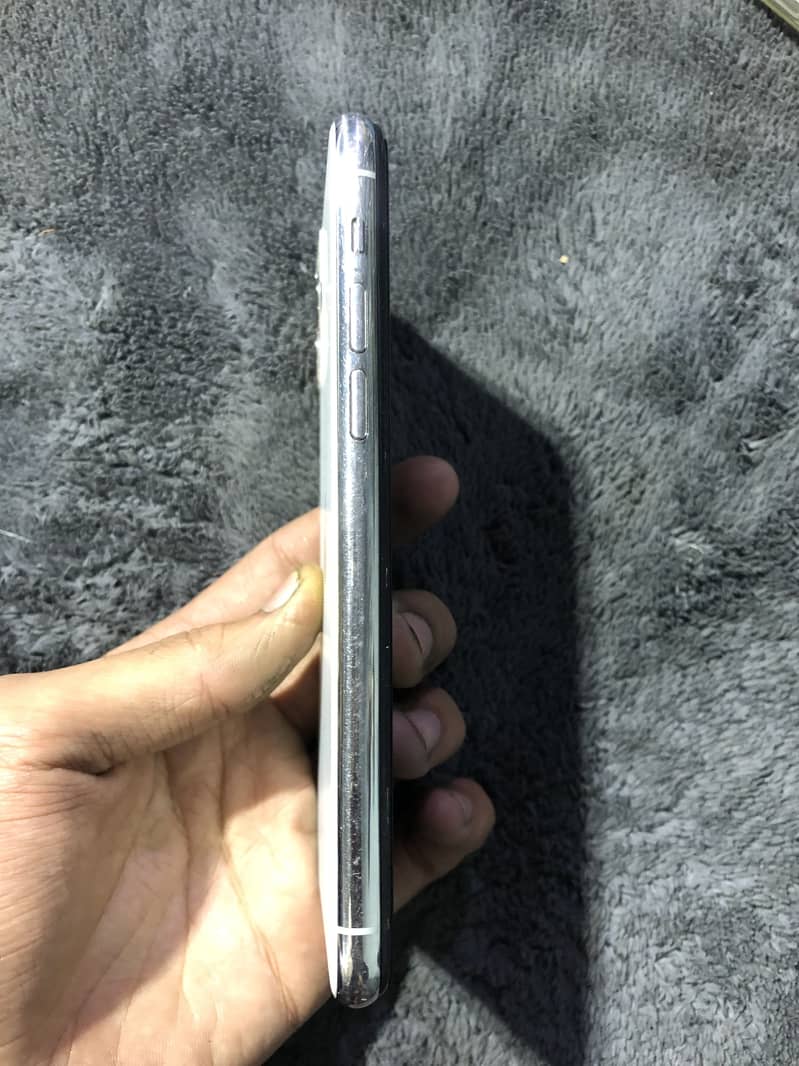 Apple iPhone 11 Pro 2