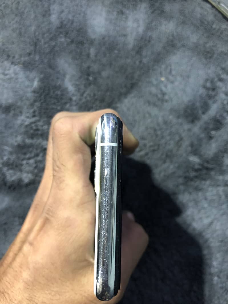 Apple iPhone 11 Pro 3