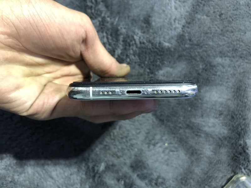Apple iPhone 11 Pro 4