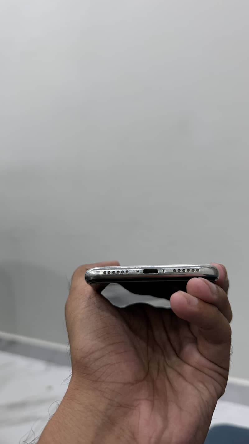 Apple iPhone X 3