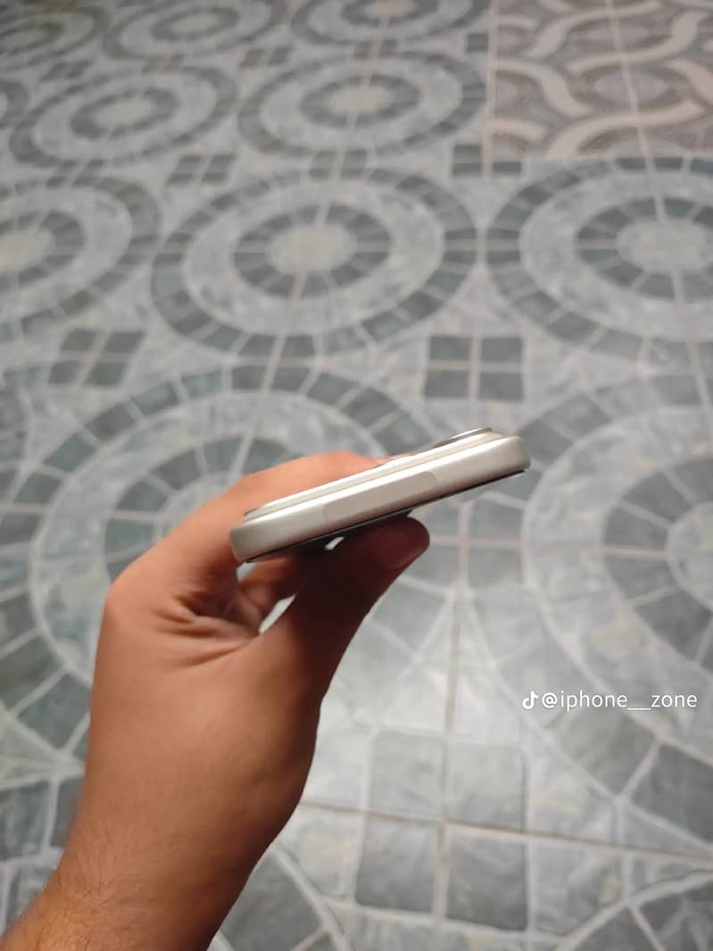 Apple iPhone 17 Pro Max 1