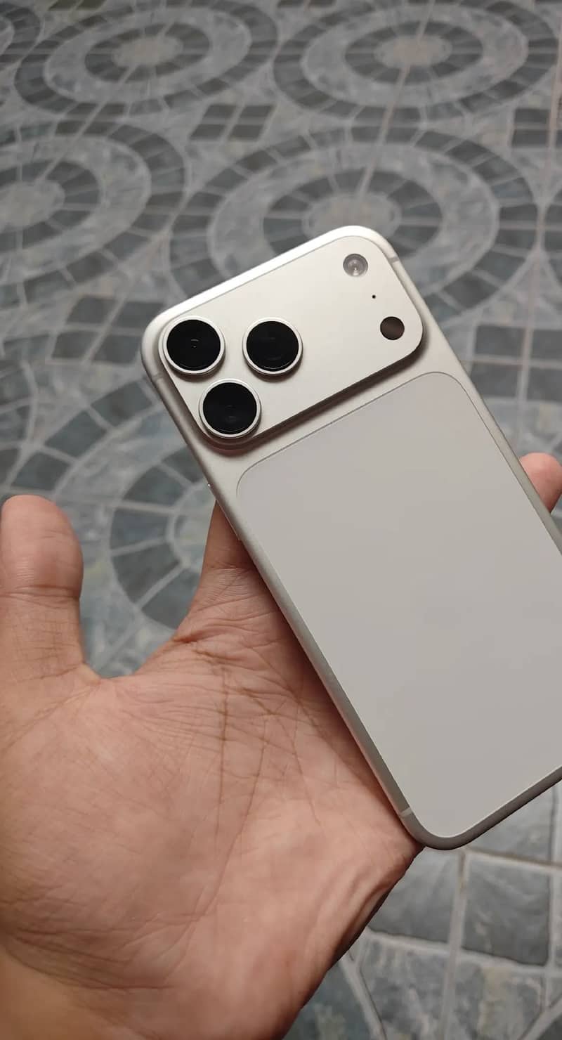 Apple iPhone 17 Pro Max 2