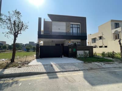 BRAND NEW BEAUTIFUL HOUSE 9 MARLA AVAILABLE FOR SALE IN BAHRIA ORCHARD
