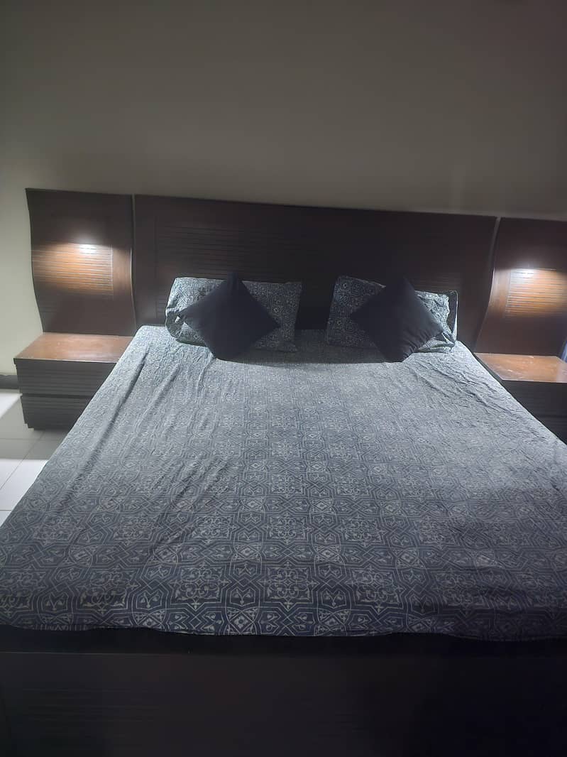 king size bed 0