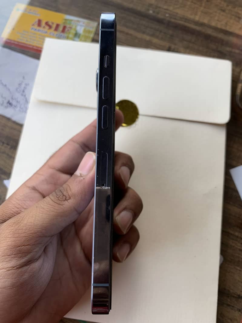 Apple iPhone 13 Pro 4