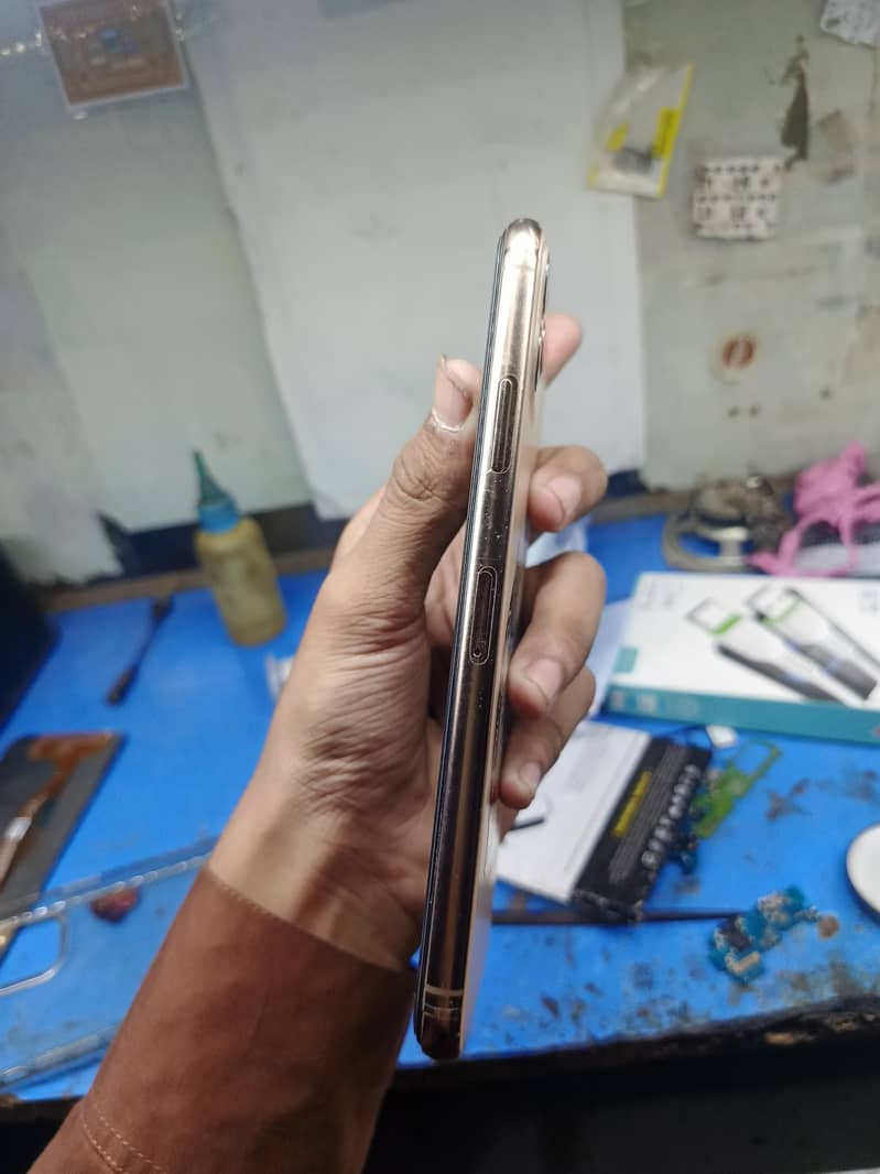 Apple iPhone 11 Pro Max 1