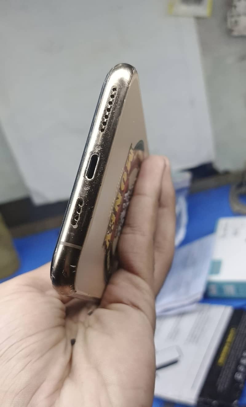 Apple iPhone 11 Pro Max 2