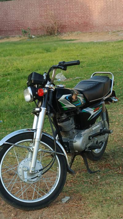 Honda CG 125 2016 Model for Sale – Complete Documents